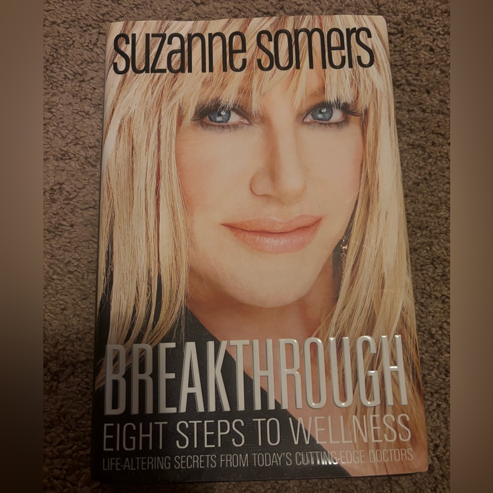 Hardback Book BREAKTHROUGH
EIGHT STEPS TO WELLNESS by Suzanne Somers Like New